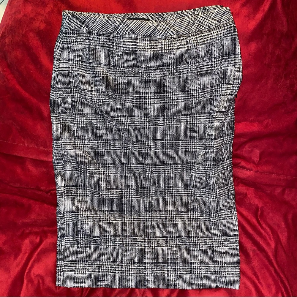 🤩NWT-Banana Republic Pencil Skirt🤩